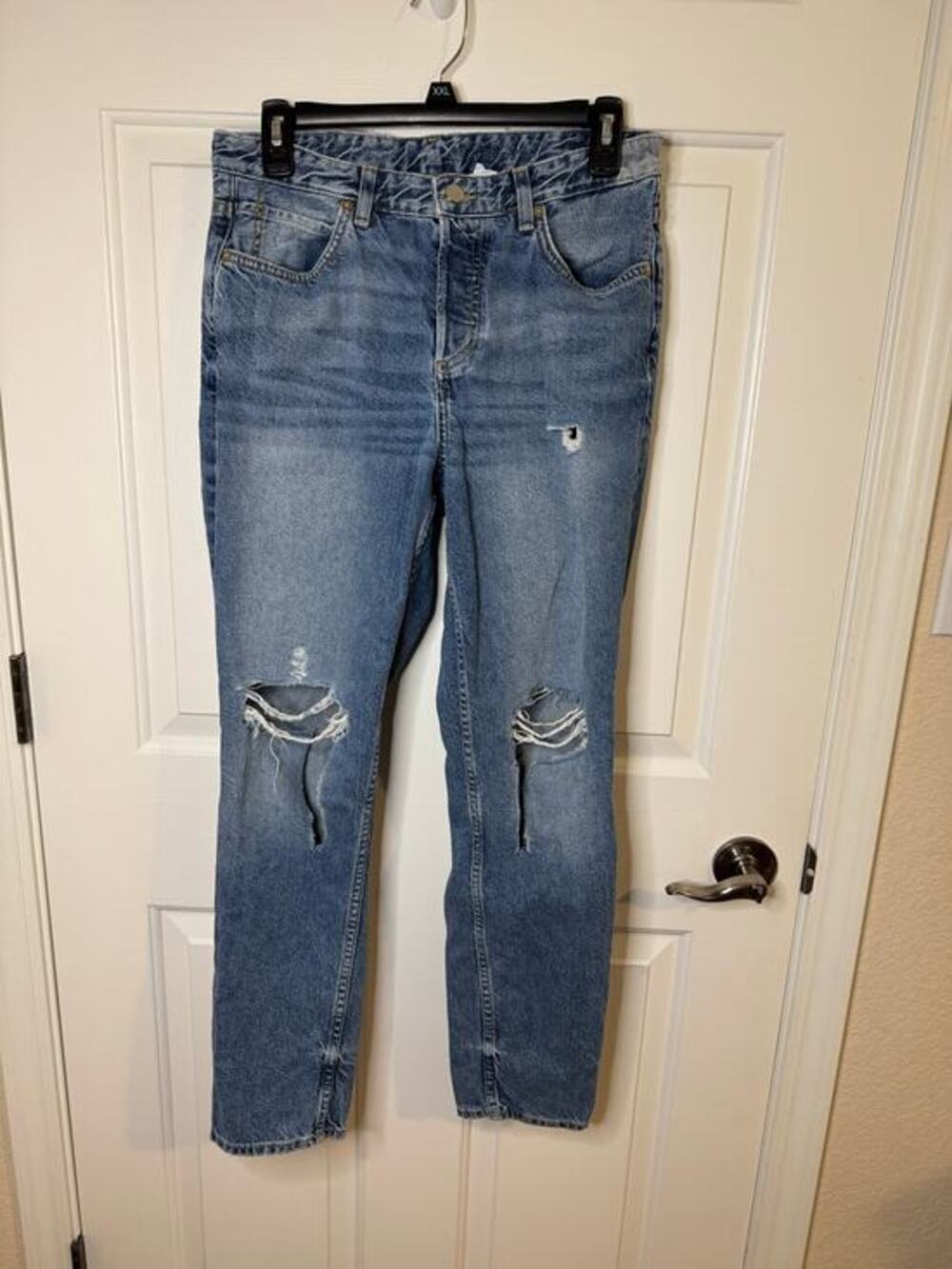 &Denim H&M Low Waist 4 Button Boyfriend Jeans Distressed Ripped Size 6